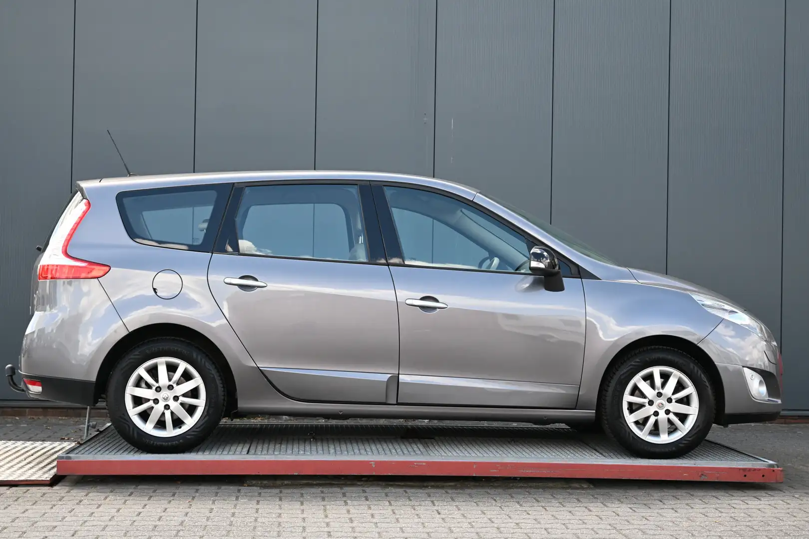 Renault Grand Scenic 2.0 Privilege trekhaak automaat Grijs - 2