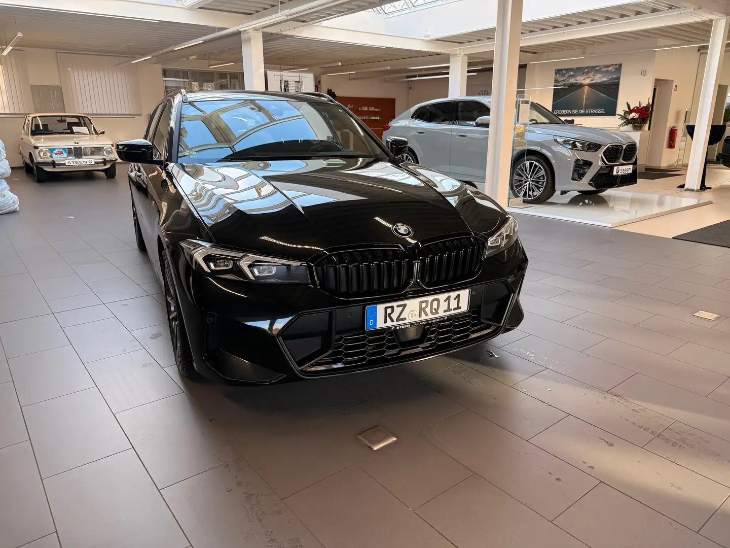 BMW 330 330i Touring Aut. Schwarz - 1
