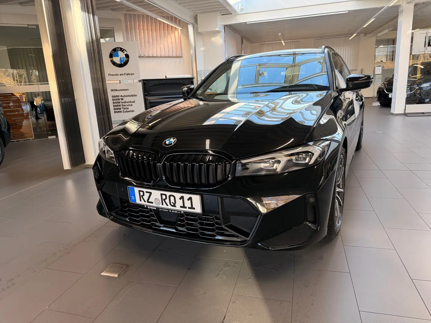 BMW 330 330i Touring Aut. Schwarz - 2