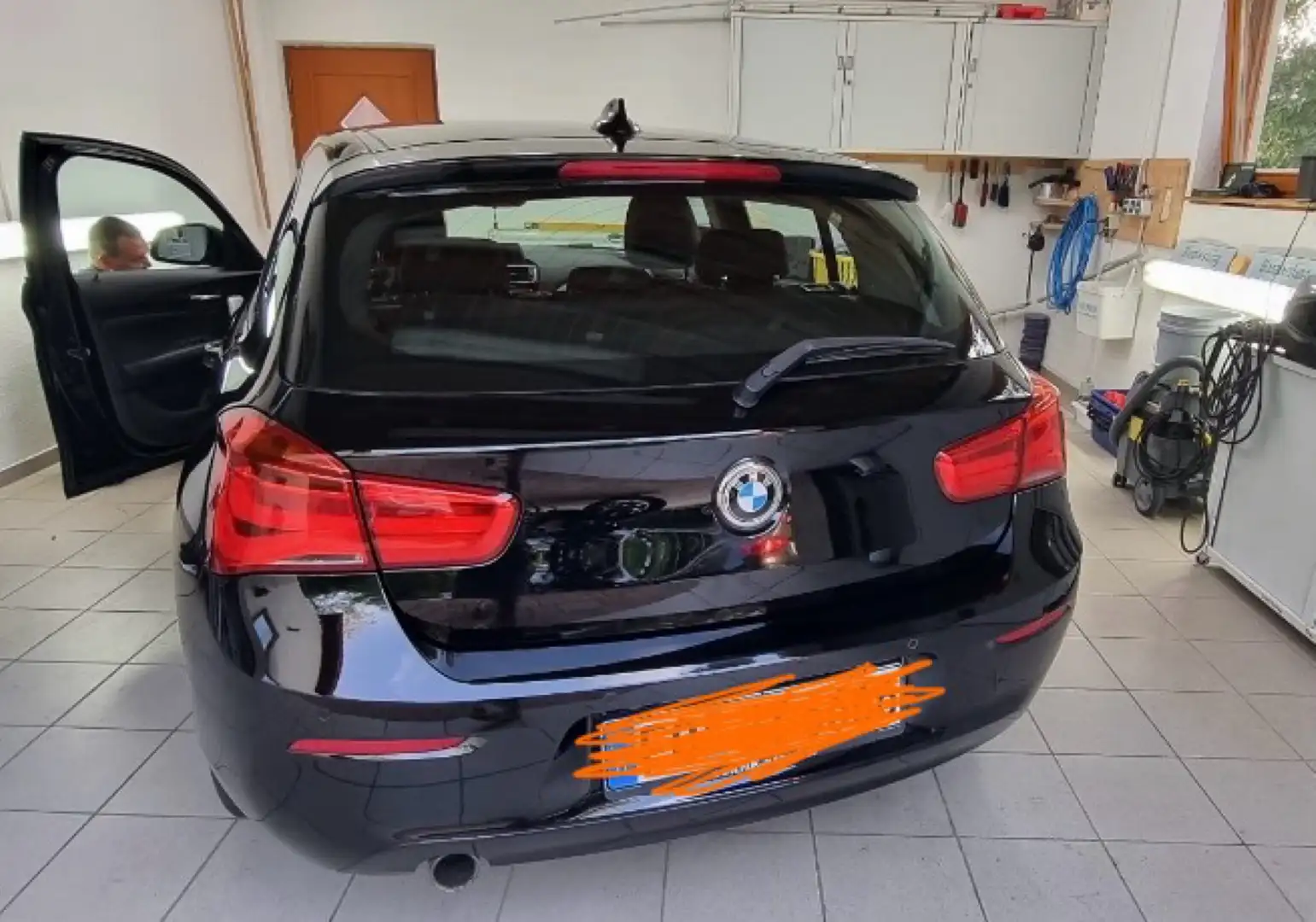 BMW 116 Advance, Sportpaket Černá - 2