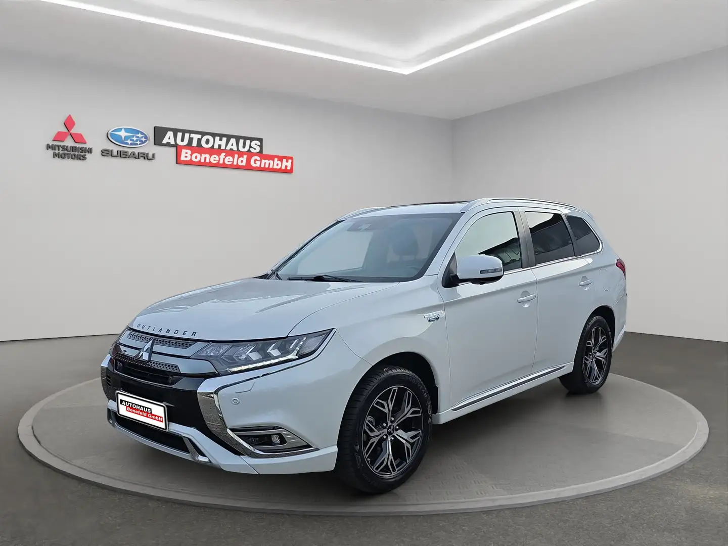Mitsubishi Outlander PHEV Top 4WD AHK LED ACC NAVI RFK Weiß - 1