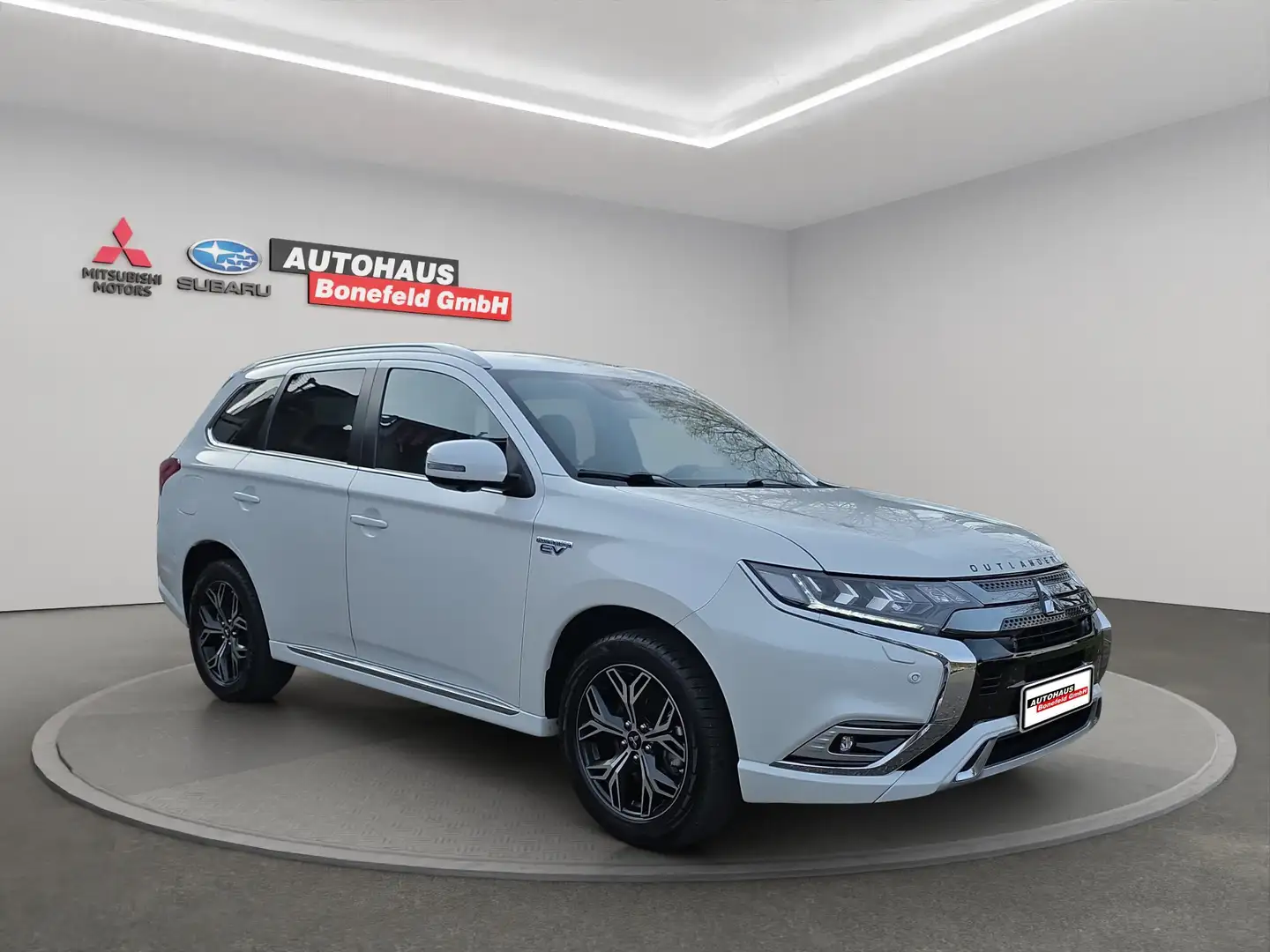 Mitsubishi Outlander PHEV Top 4WD AHK LED ACC NAVI RFK Weiß - 2