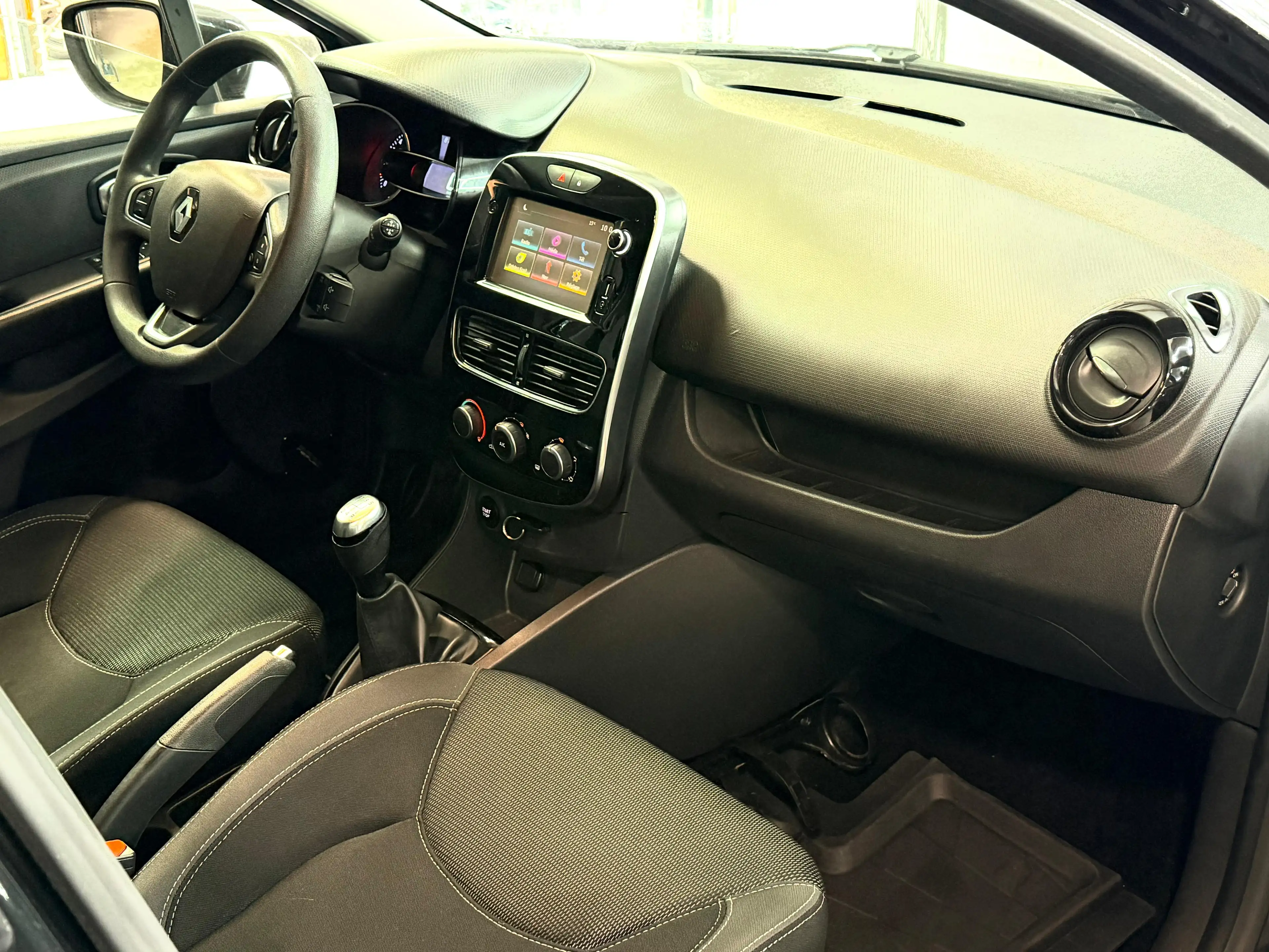 Renault Clio Clio 0.9 TCe Intens (EU6c) — photo 7