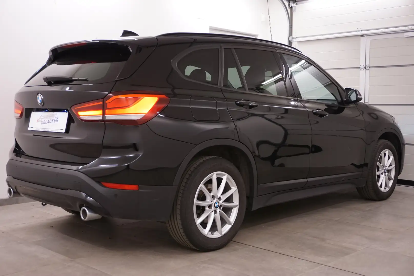 BMW X1 xDrive 18d Sport// Anhängervorrichtung// Kamera Schwarz - 2