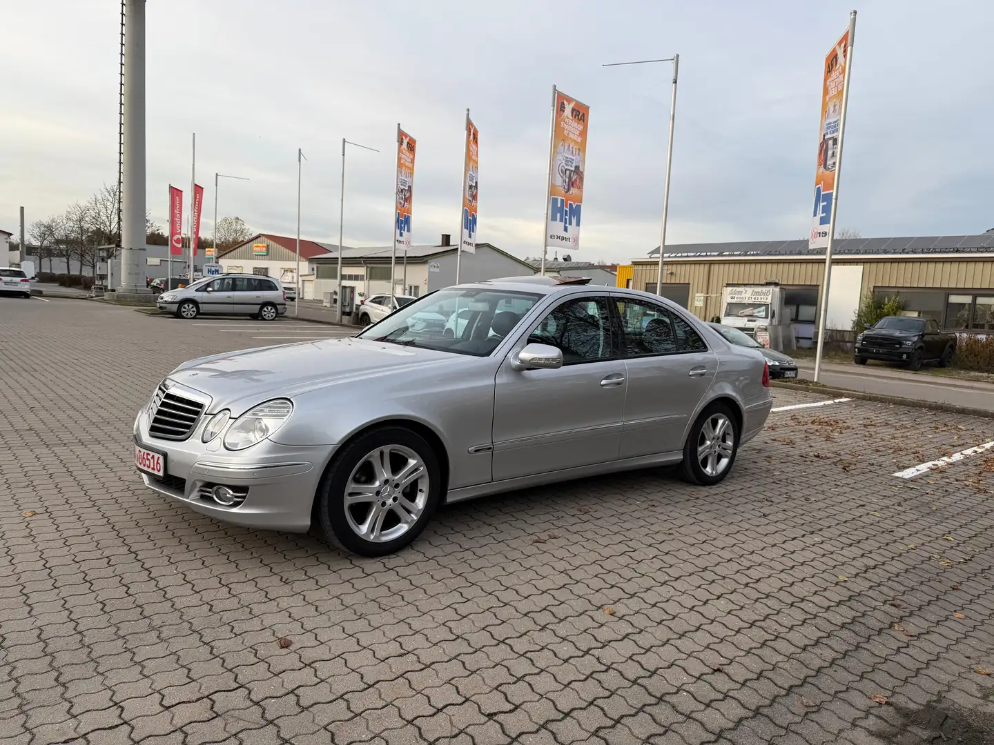 Mercedes-Benz E 230 E 230 Avantgarde , Bi-Xenon , Leder , NAVI Grau - 1