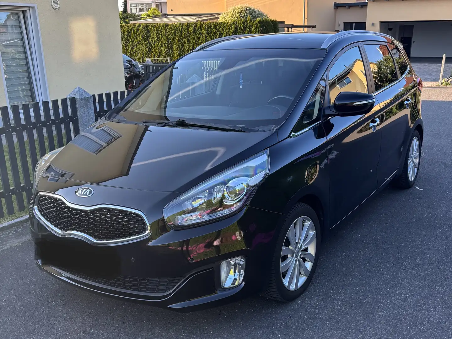 Kia Carens Carens 1.7 CRDi 141 UEFA EURO 2016 Schwarz - 1