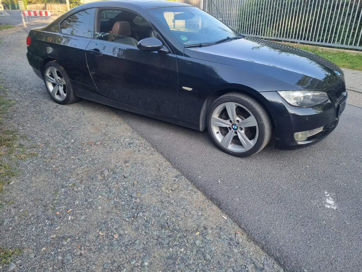 BMW 330 330d Coupe Aut. Schwarz - 2