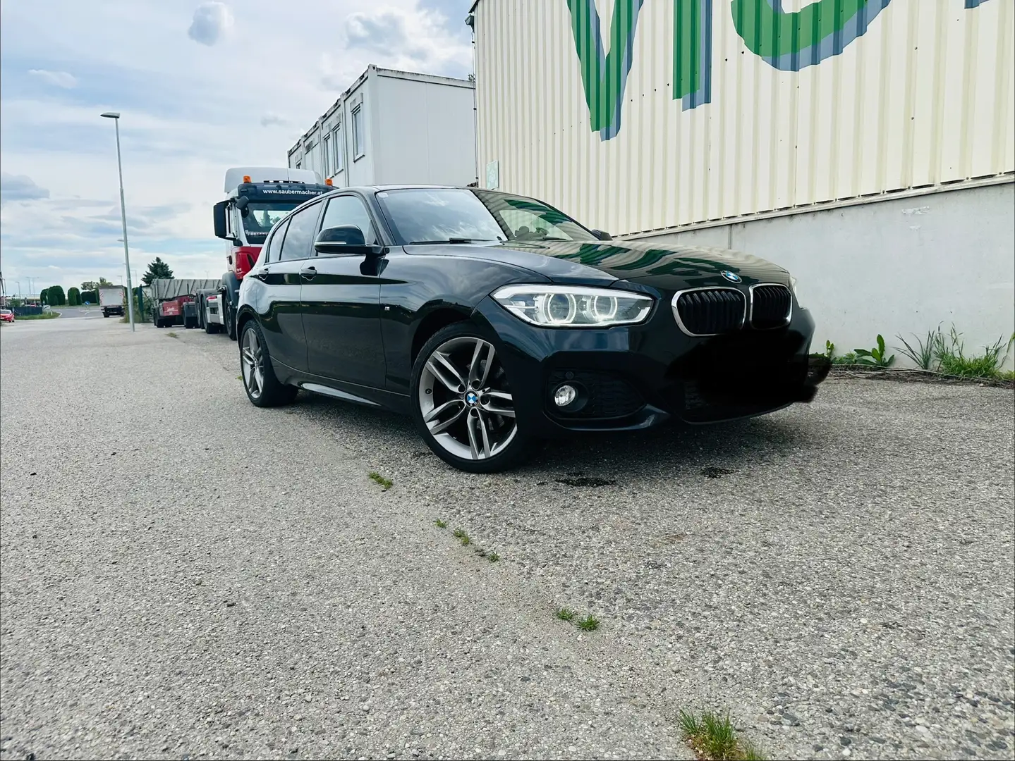 BMW 120 120d xDrive M Sport Aut. M Sport Schwarz - 1