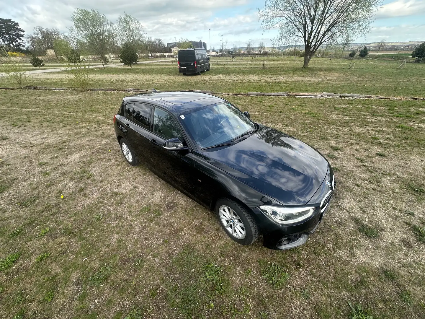 BMW 120 120d xDrive M Sport Aut. M Sport Schwarz - 2