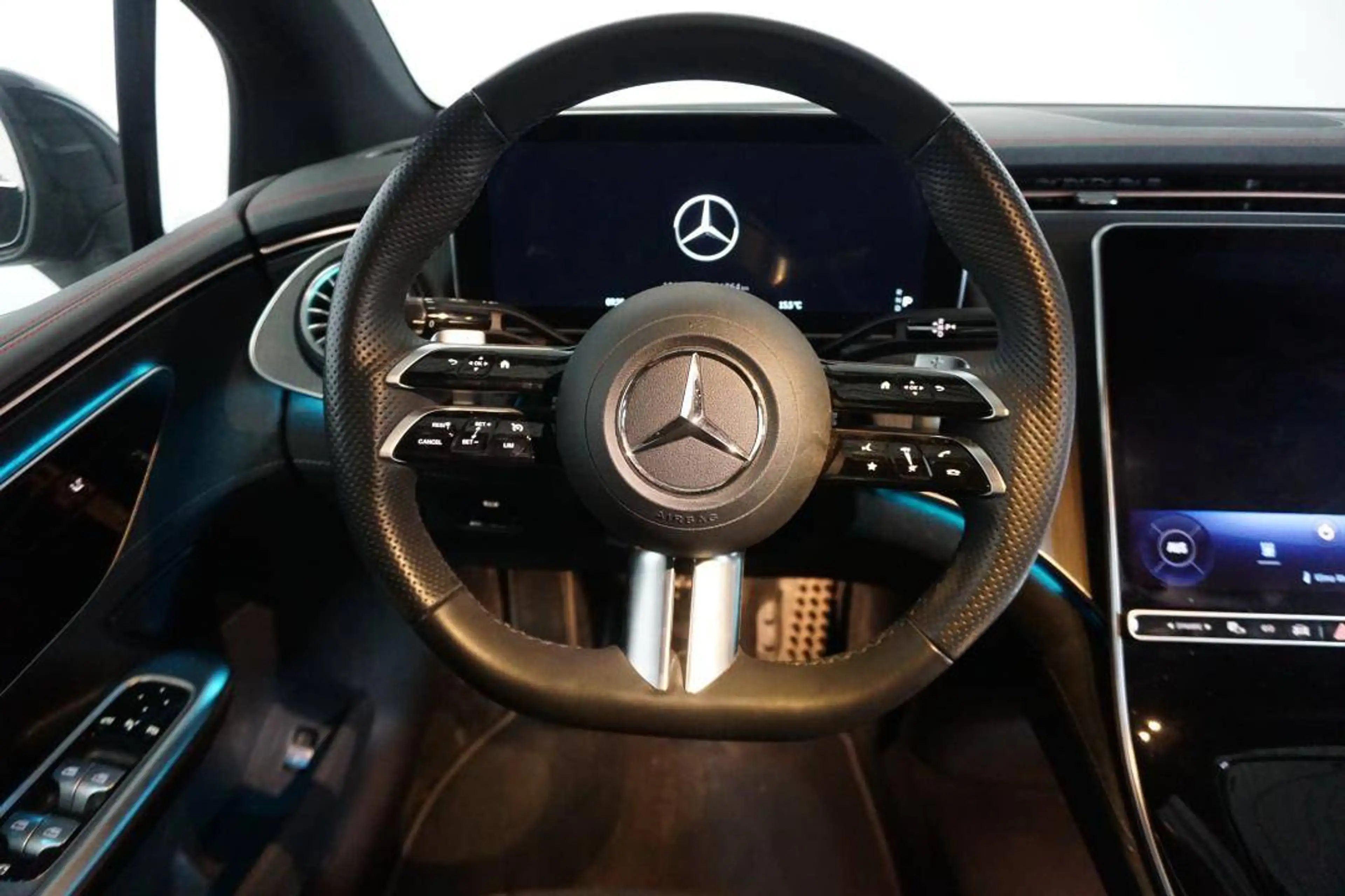 Mercedes-Benz EQE 350 AMG - TREKHAAK WEGKLAPBAAR — photo 5