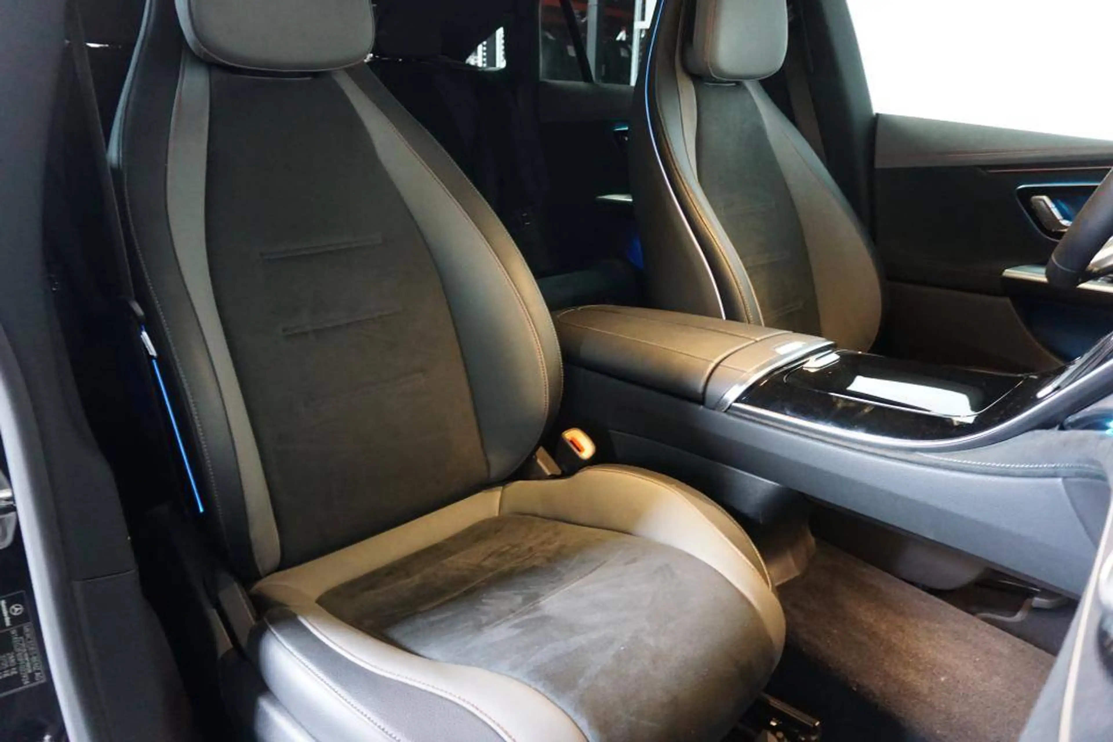 Mercedes-Benz EQE 350 AMG - TREKHAAK WEGKLAPBAAR — photo 4