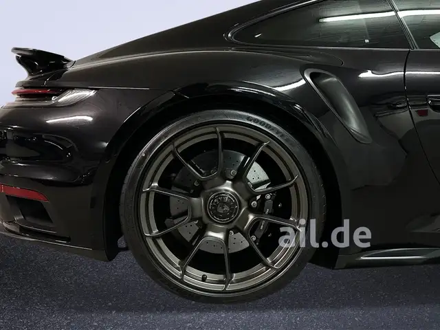 Porsche 911 view 9
