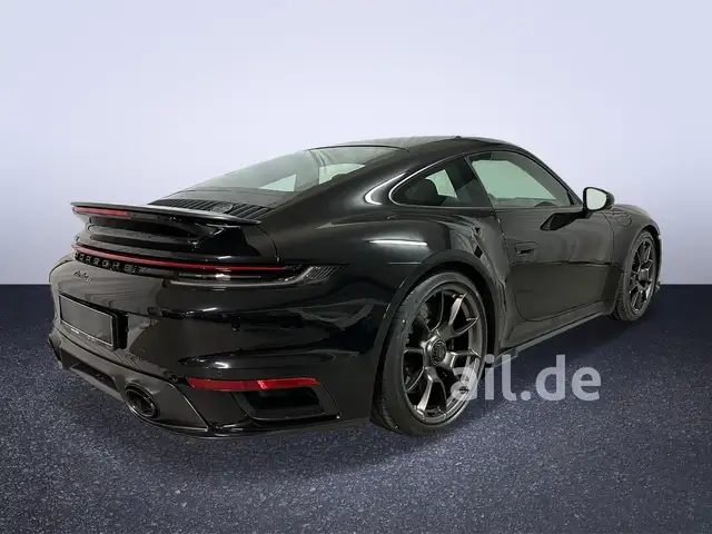 Porsche 911 view 11
