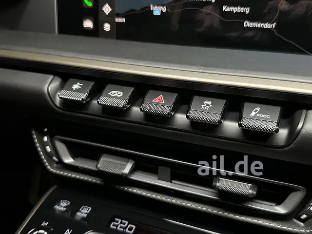 Porsche 911 view 8