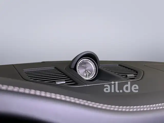 Porsche 911 view 3