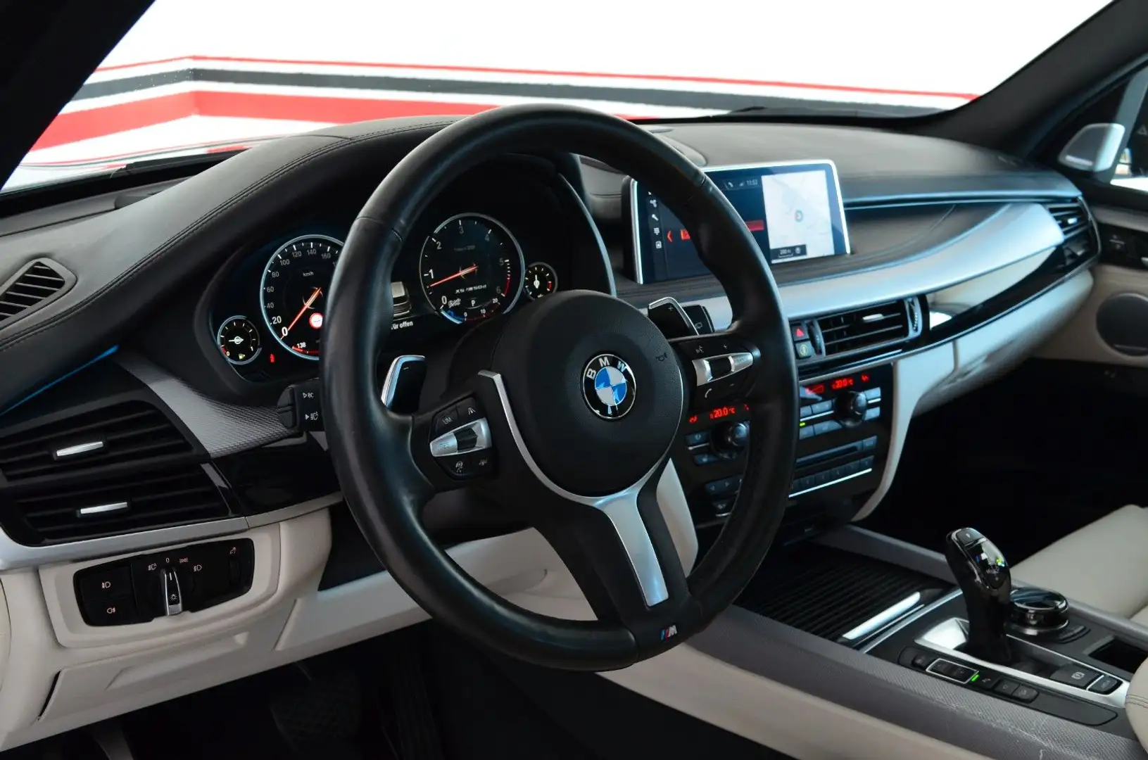 BMW X5 M d M Sport | LED | TV | Navi | Glasdach Grau - 2