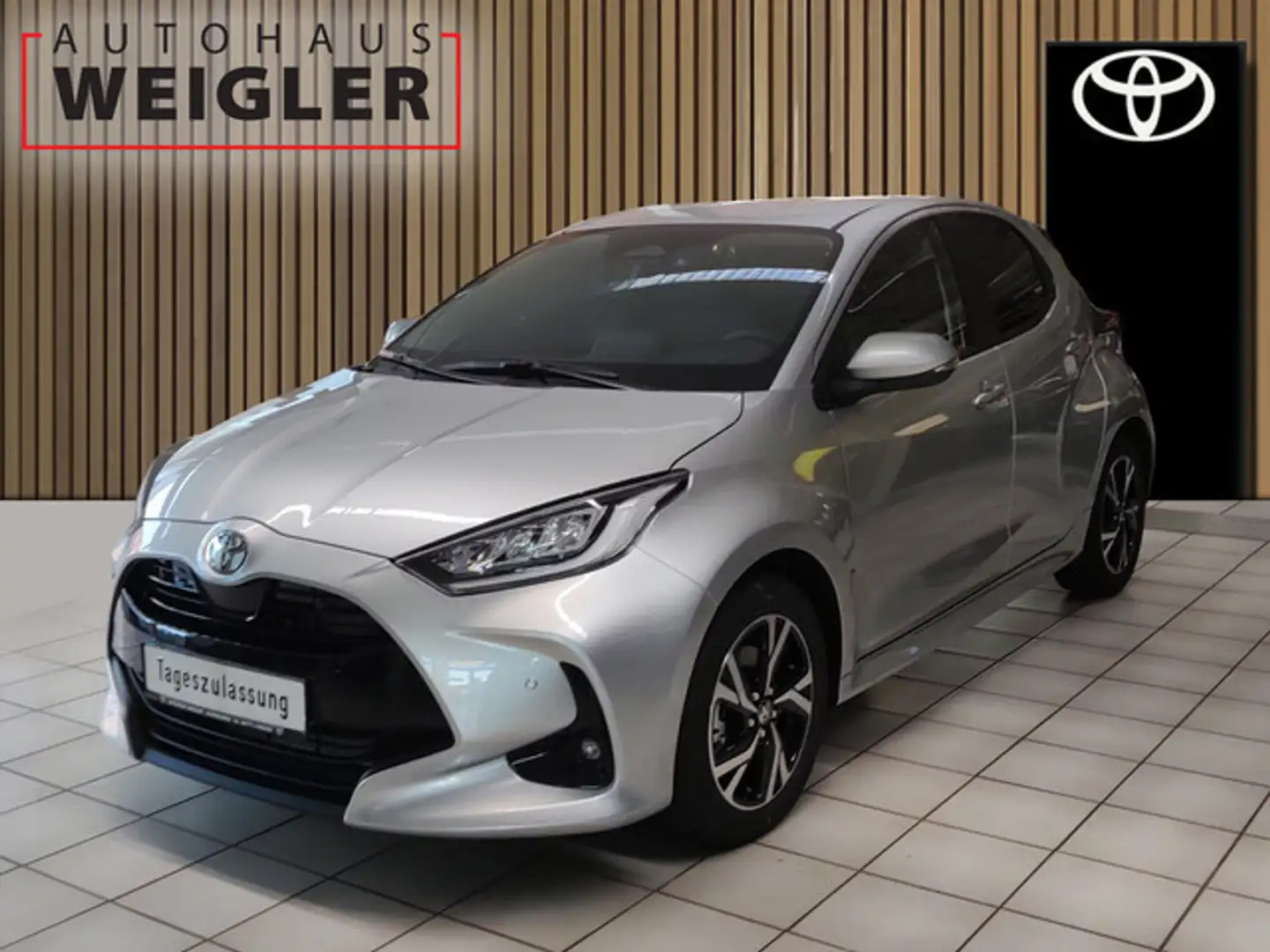 Toyota Yaris Hybrid Teamplayer Safety+Comfort Argent - 1