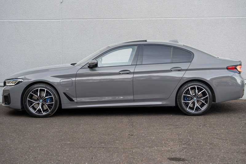 BMW 545 e xDrive M-SPORT/LASER/OPENDAK/HUD/H&K/360°/ACC/AMBIENTE/19" — photo 5