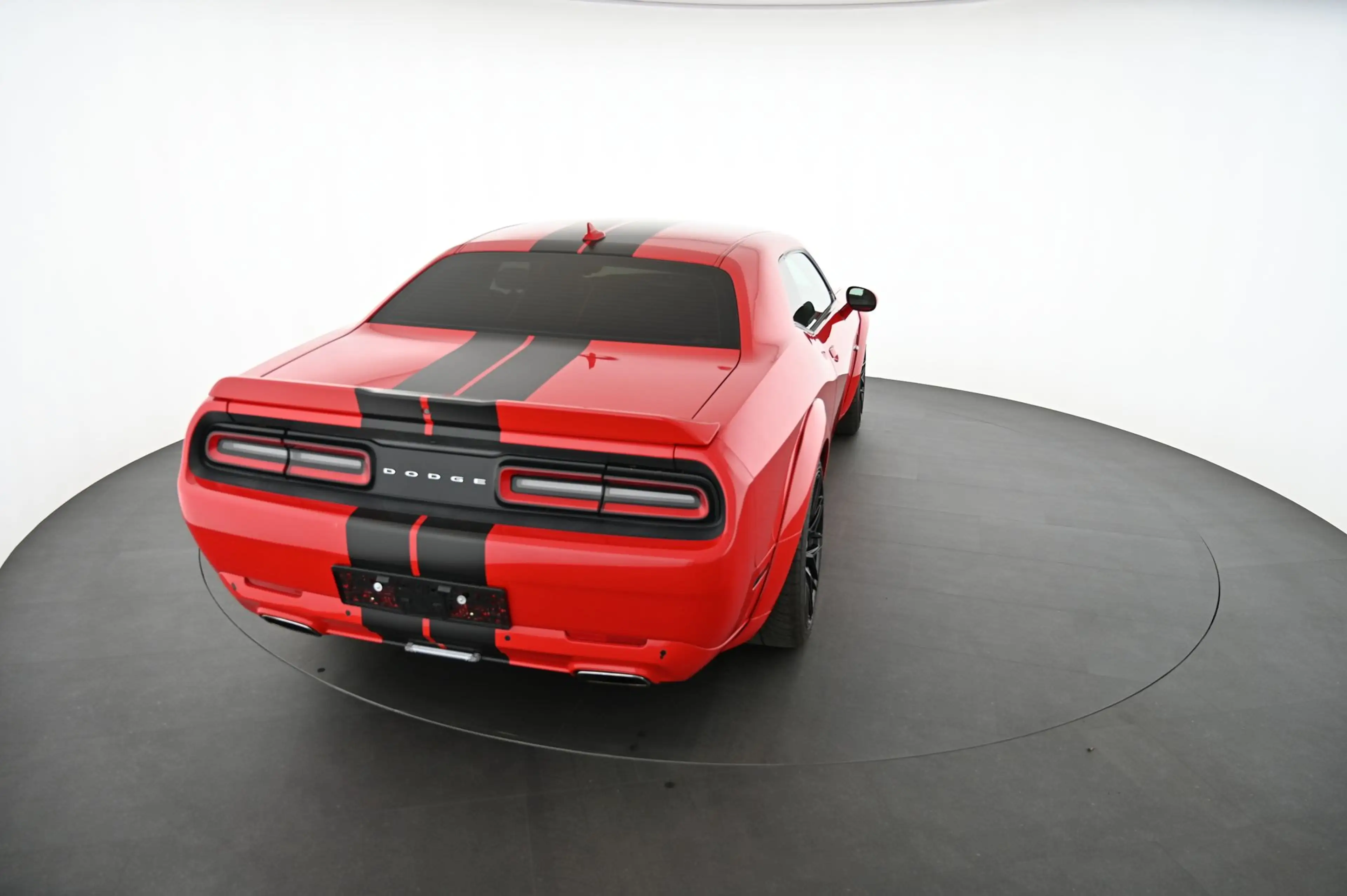 Dodge Challenger SXT 3,6 V6 Widebody EXP € 30.480,- — photo 12