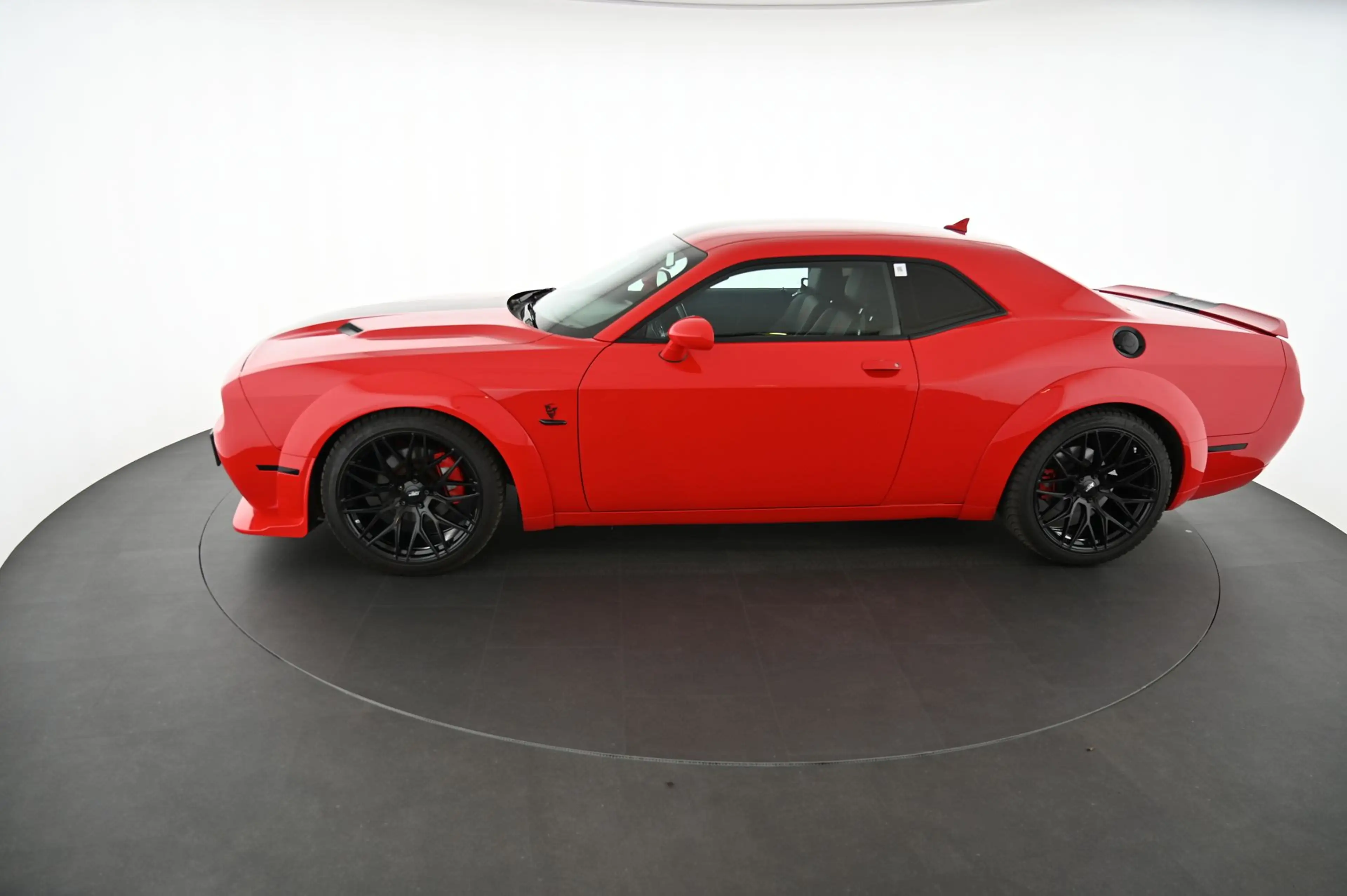 Dodge Challenger SXT 3,6 V6 Widebody EXP € 30.480,- — photo 5
