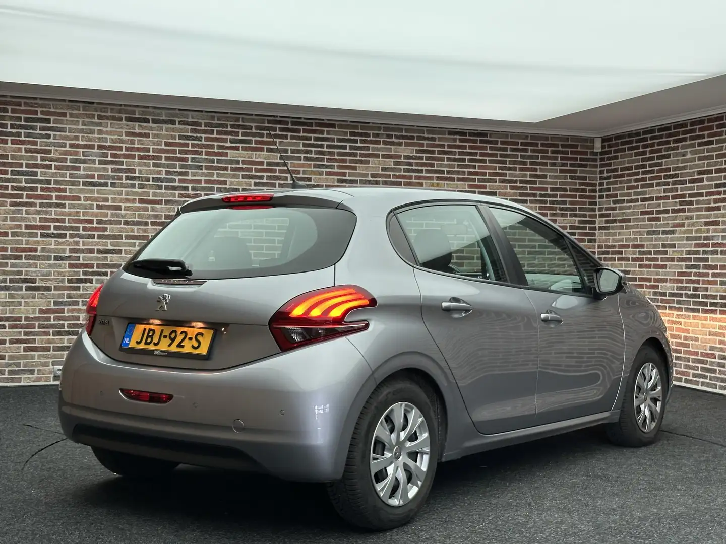 Peugeot 208 1.2 PureTech Active | Airco| Cruise control| Stoel Grau - 2