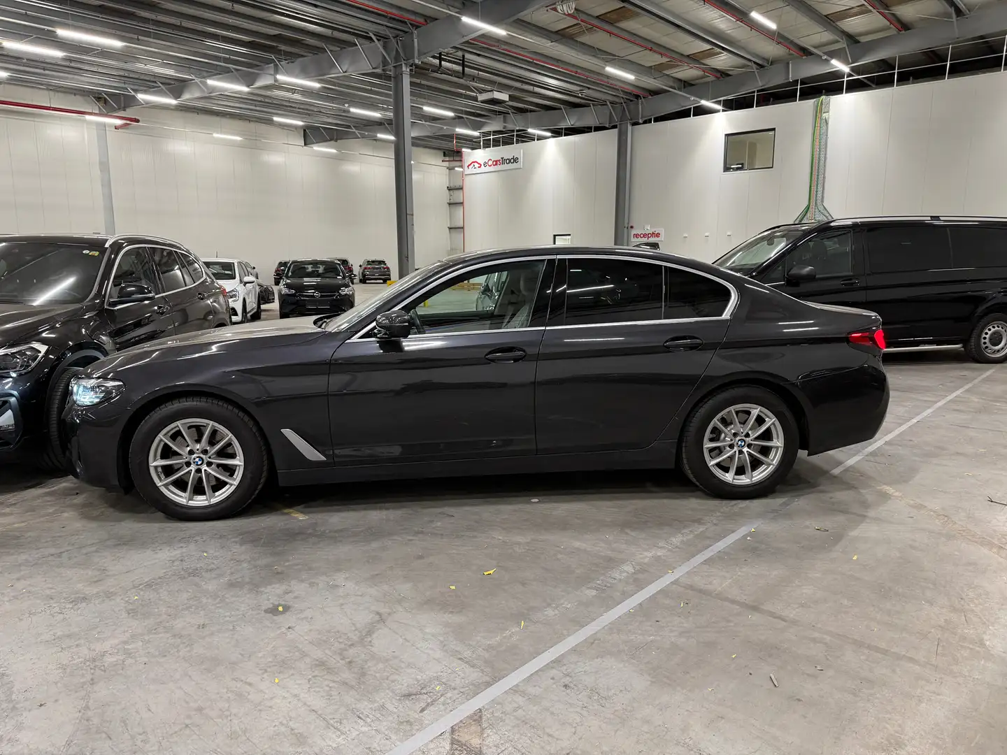 BMW 518 518d Aut. Grau - 1