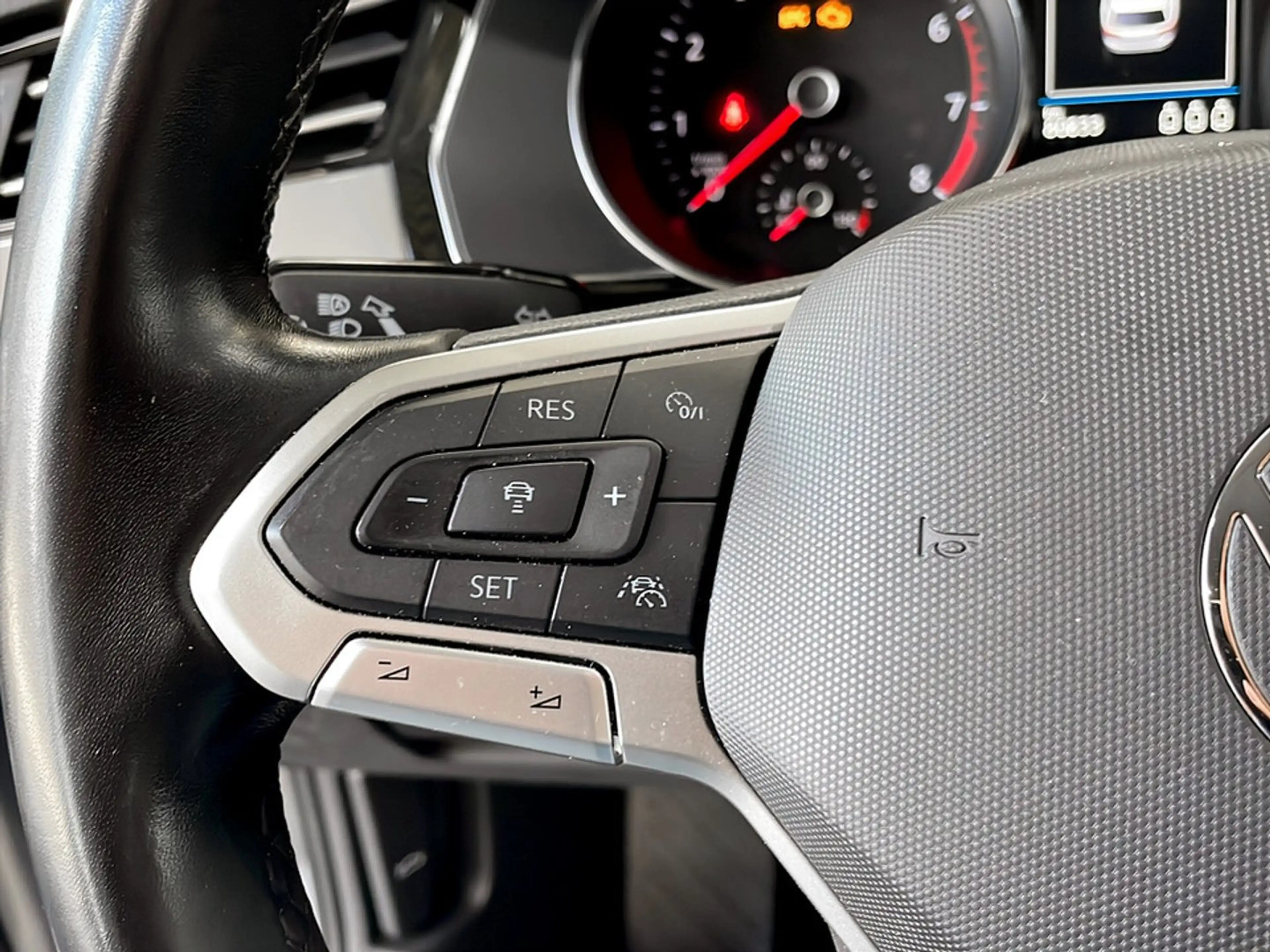Volkswagen Passat Variant Business TSI — photo 13