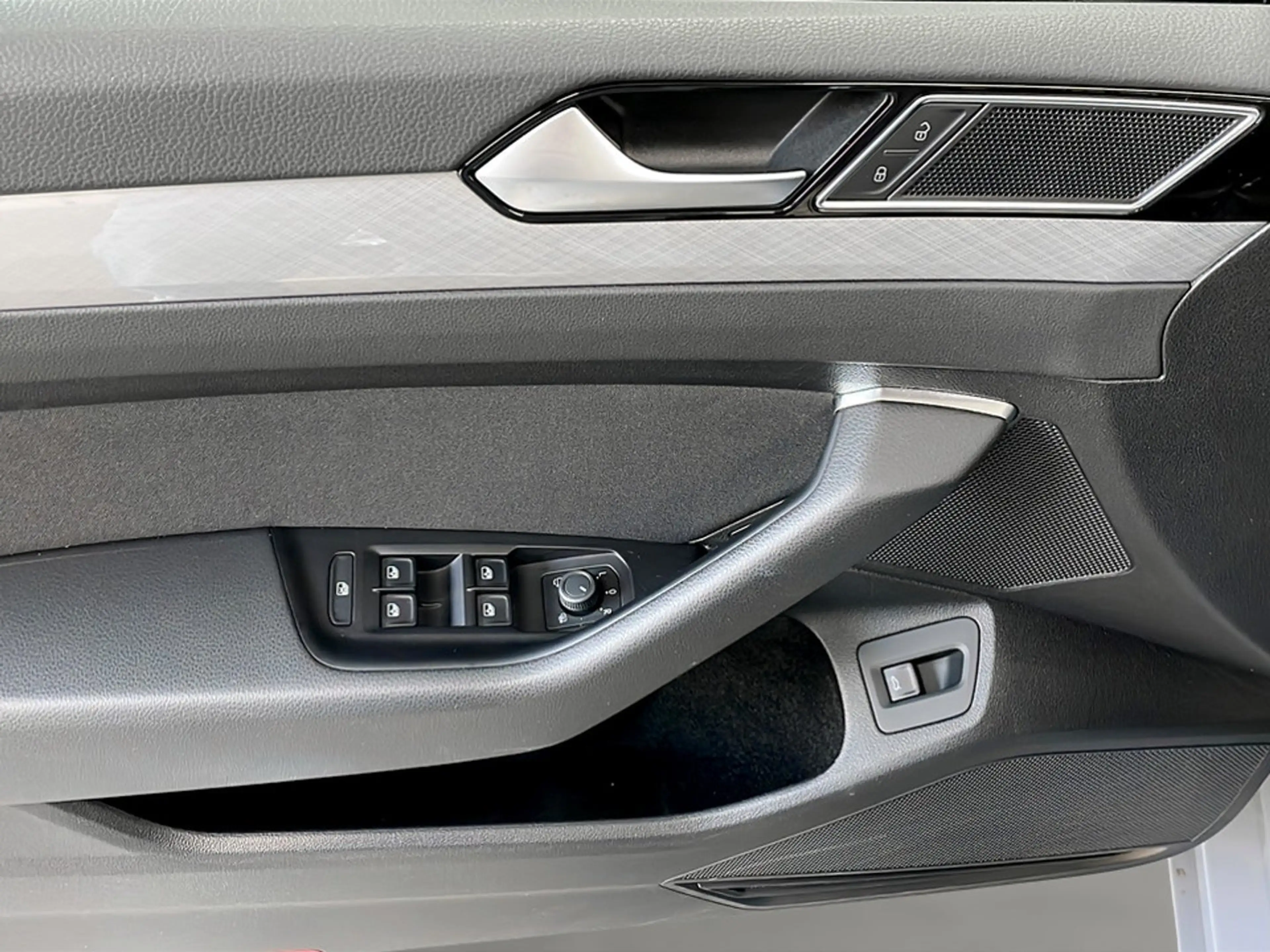 Volkswagen Passat Variant Business TSI — photo 11