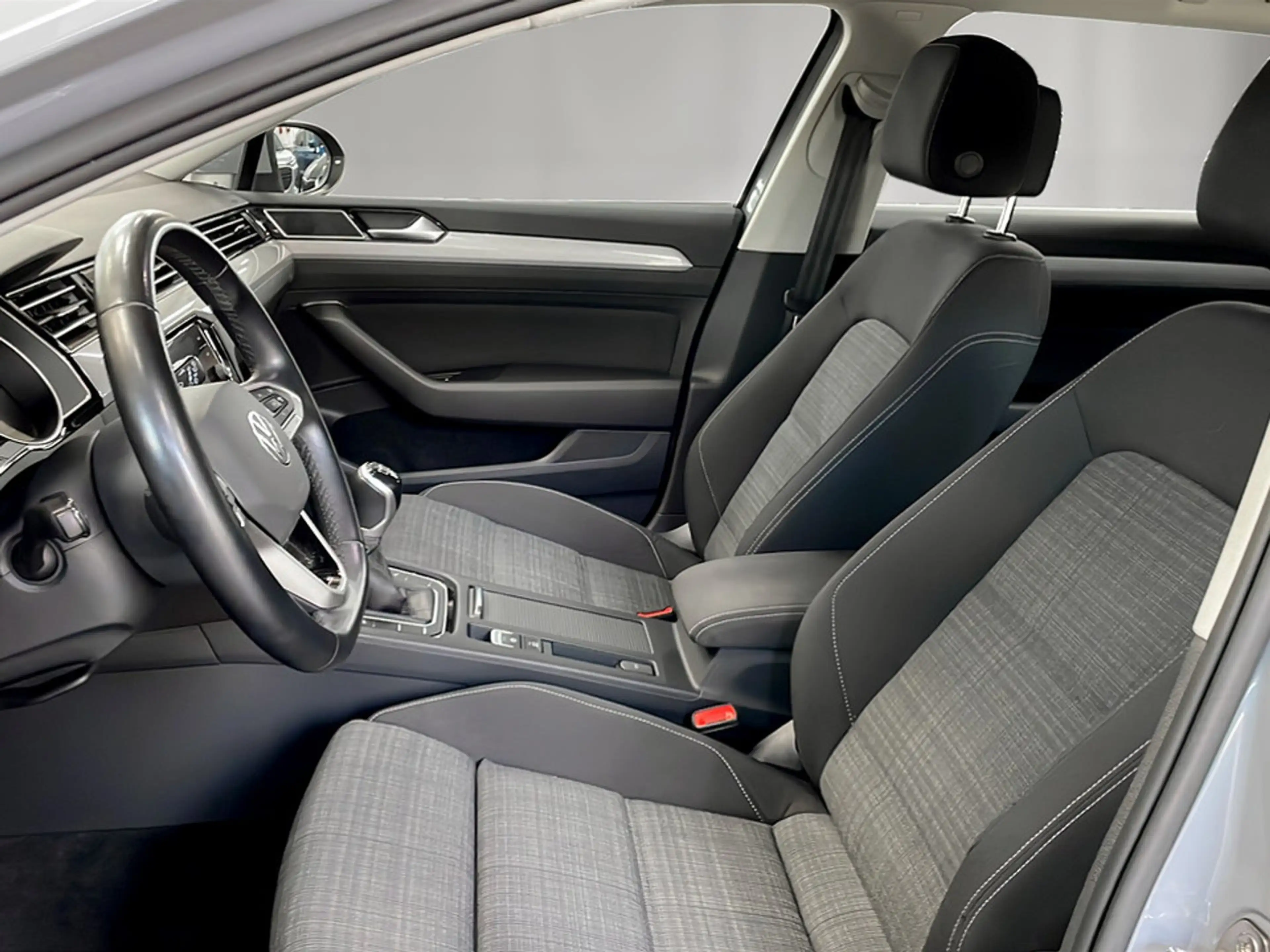 Volkswagen Passat Variant Business TSI — photo 9