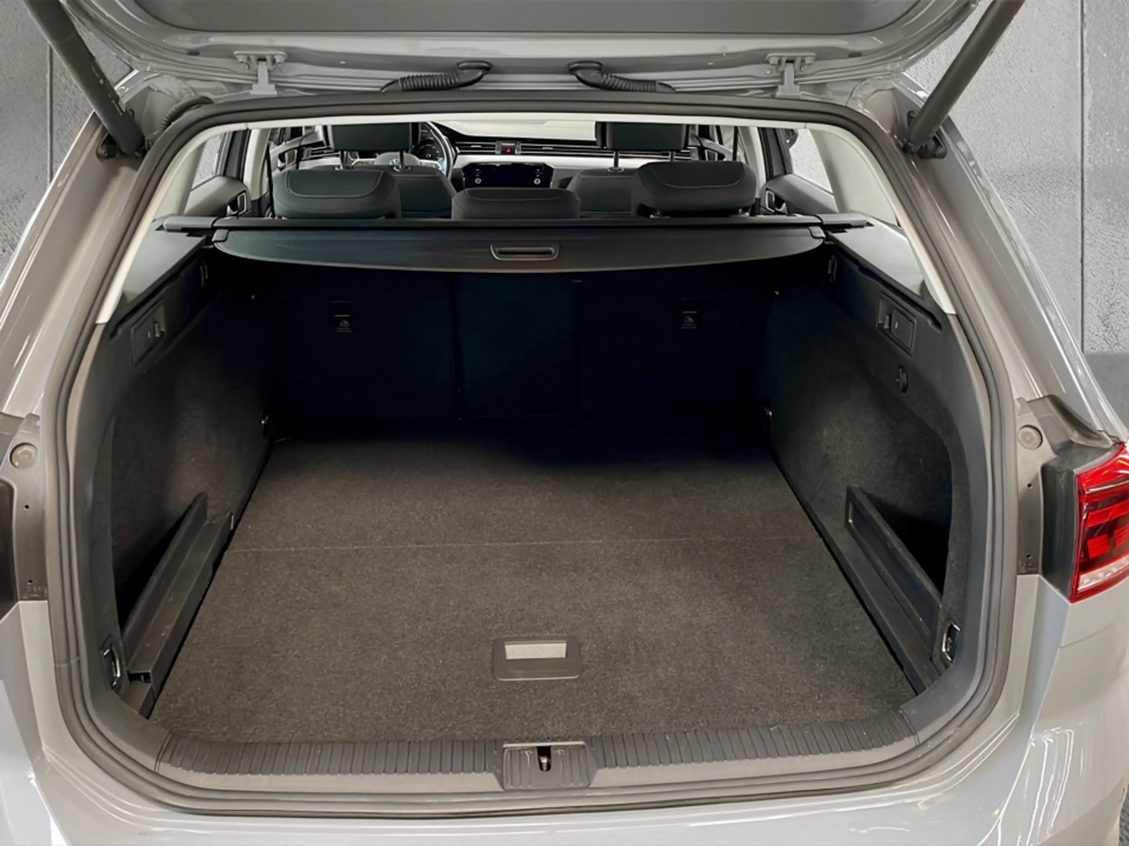 Volkswagen Passat Variant Business TSI — photo 7