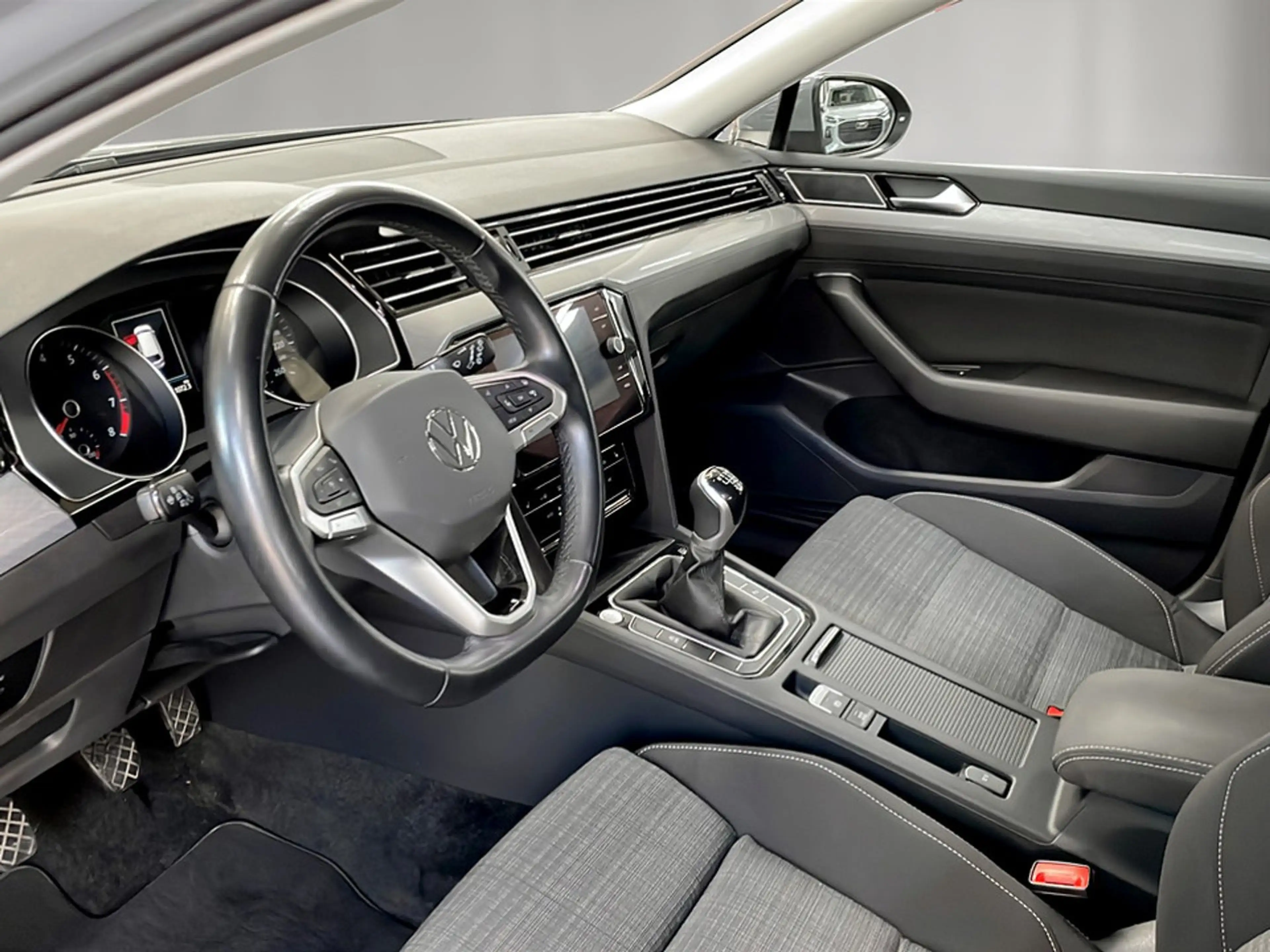 Volkswagen Passat Variant Business TSI — photo 8
