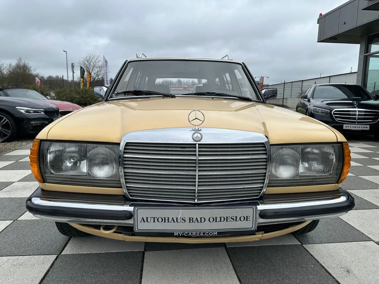 Mercedes-Benz 230 TE W123 aus " HipHop Made in Germany DOKU " Galben - 2