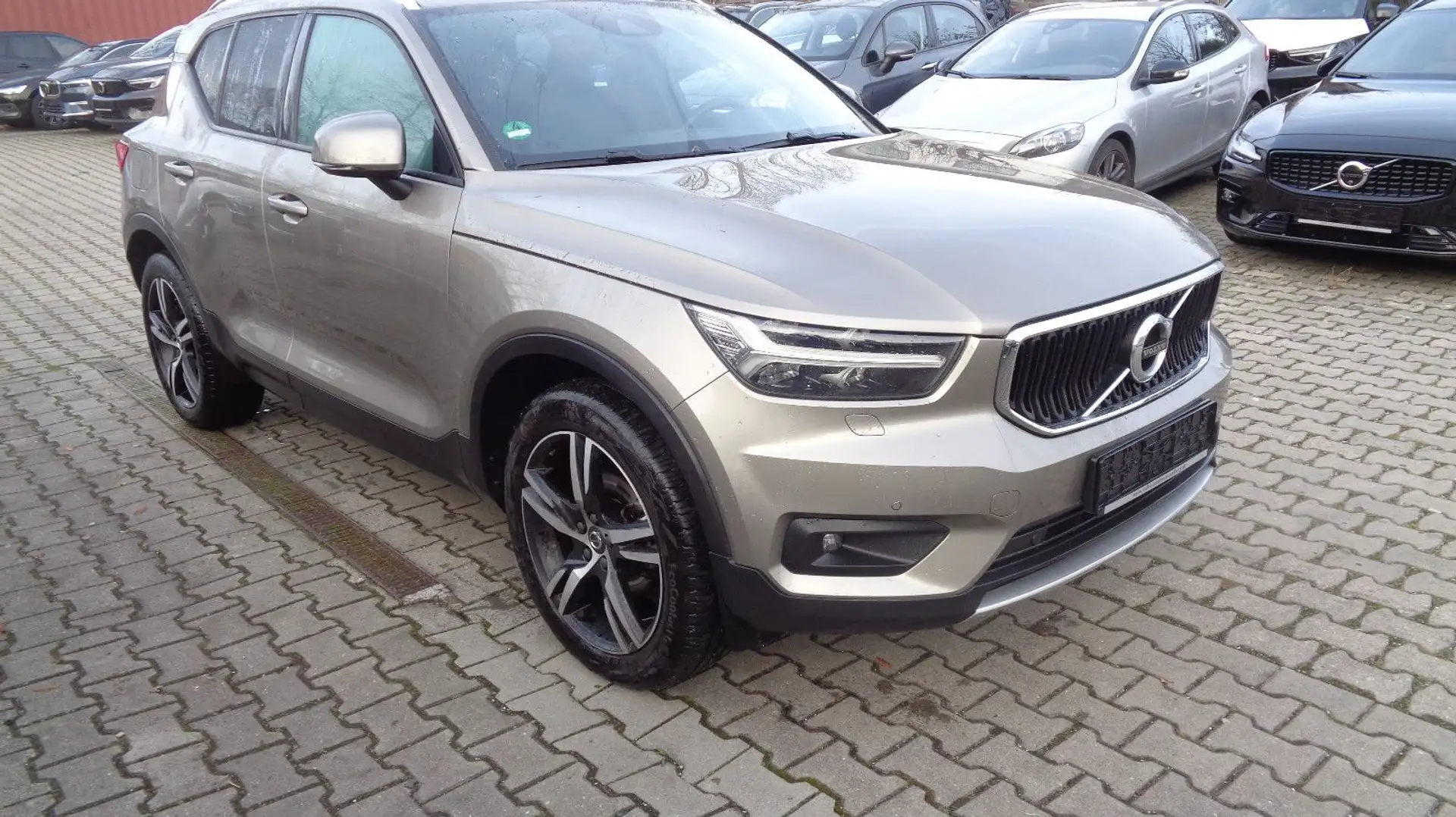 Volvo XC40 Momentum Pro*ACC*PIXEL-LED*BLIS*WI-PAKET Gris - 2