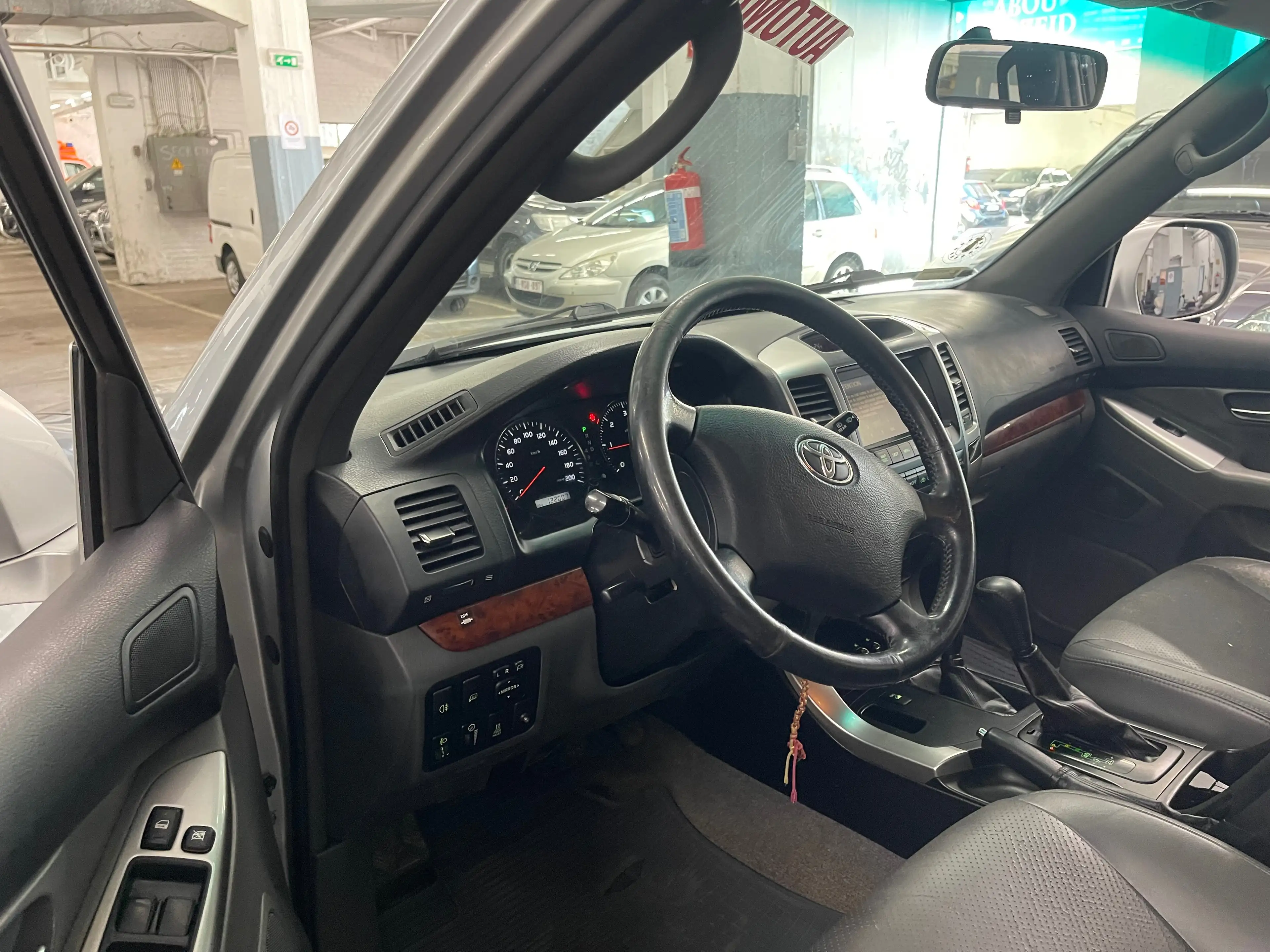Toyota Land Cruiser 3.0 Turbo D-4D VIP — photo 7
