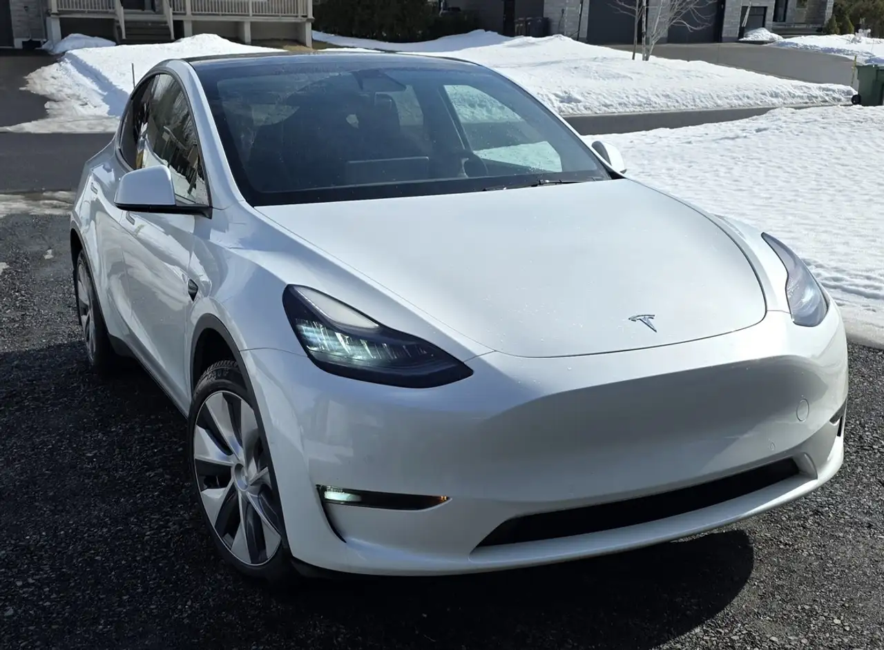 Tesla Model Y снимка Tesla Model Y