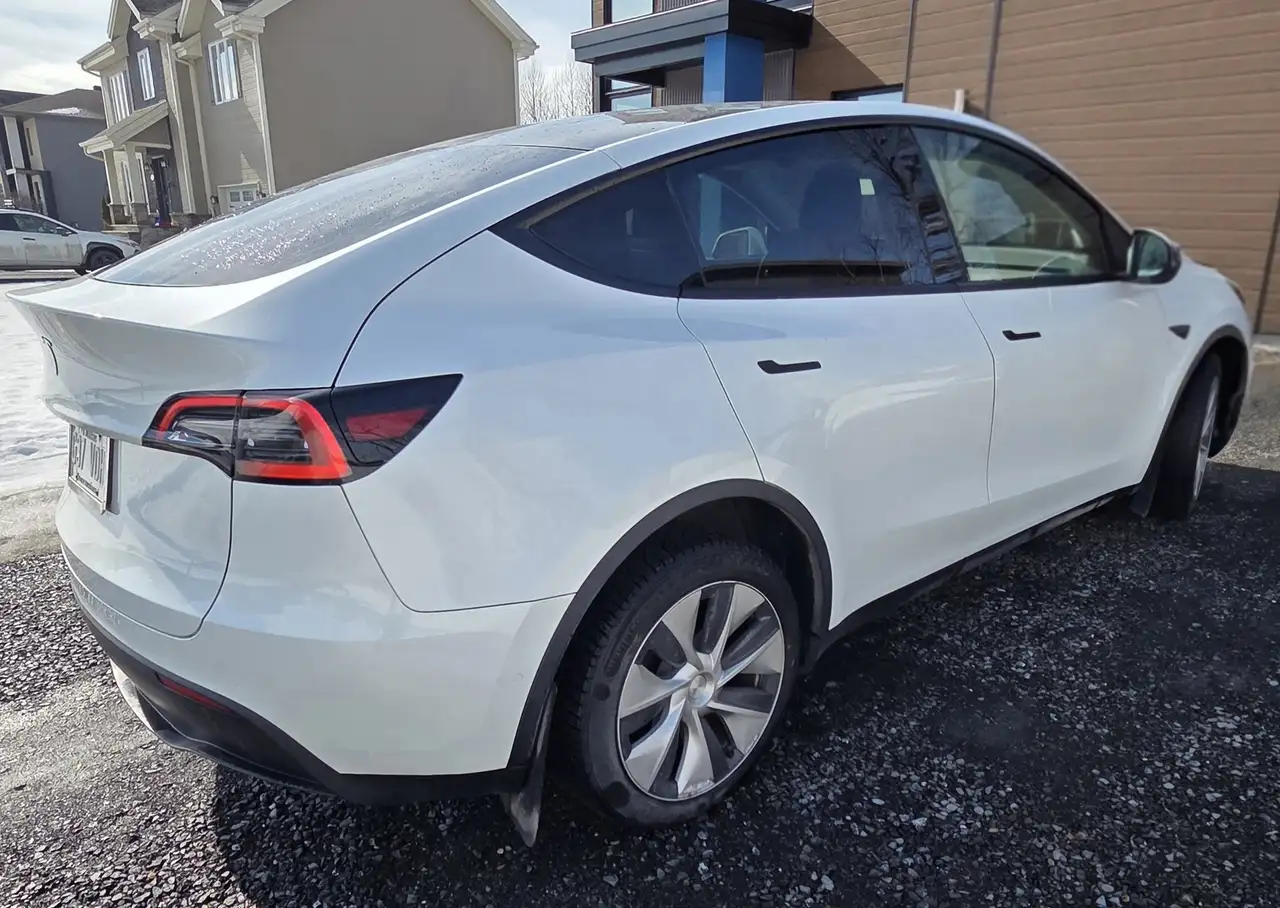 Tesla Model Y снимка Tesla Model Y