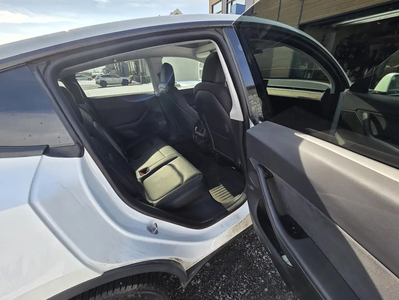 Tesla Model Y снимка Tesla Model Y