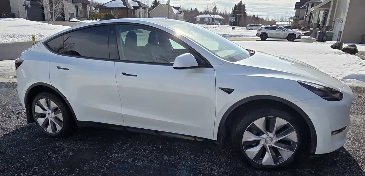 Tesla Model Y снимка Tesla Model Y