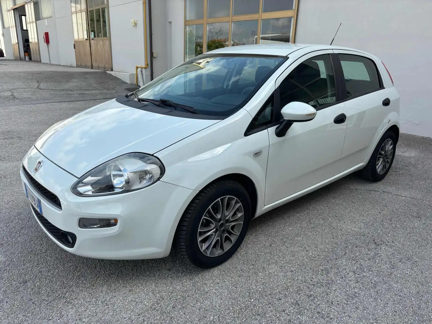 Fiat Punto 1.3 MJT II S&S 85 CV 5 porte ECO Street Blanc - 1