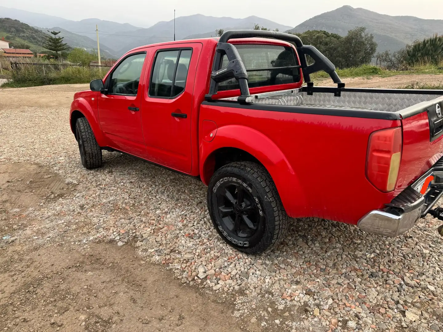 Nissan Navara Double cab 4WD Roşu - 2