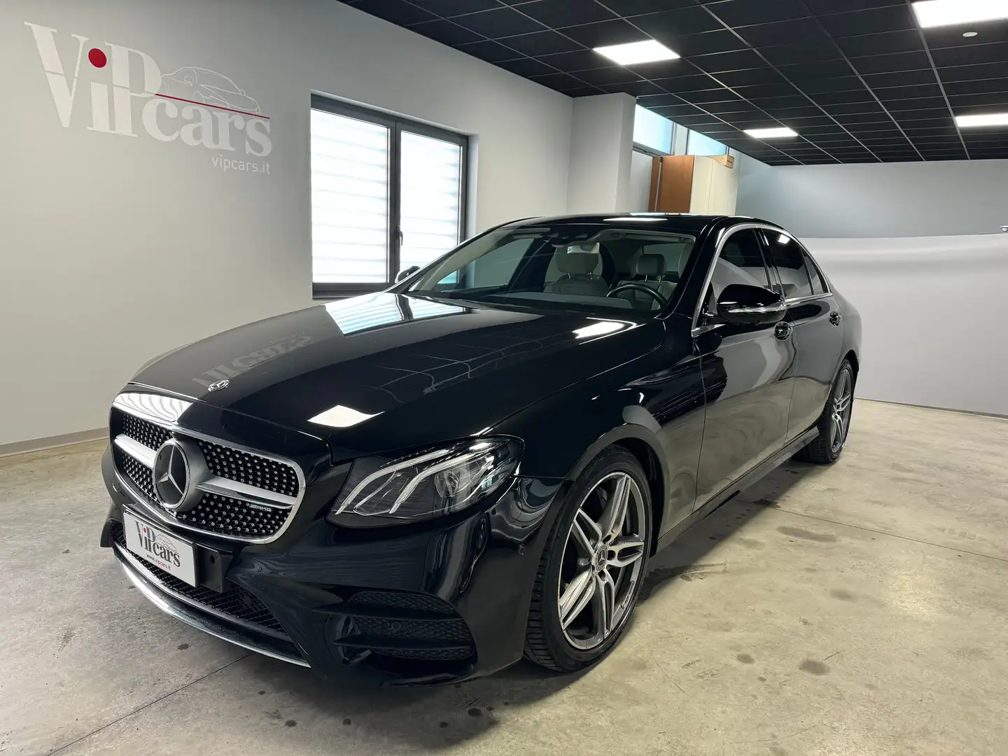 Mercedes-Benz E 400 4MATIC PREMIUM AMG 333 CV '' SOLO 76.900 KM '' Negro - 2