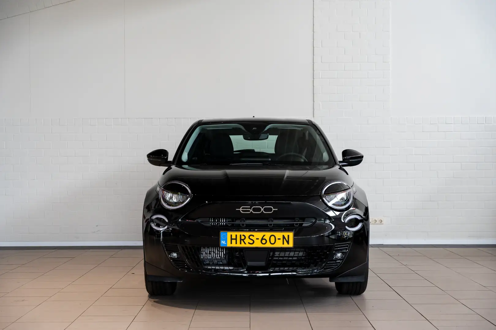 Fiat 600 1.2 Turbo 110 PK Automaat Hybrid Urban | Parkeerse Zwart - 2