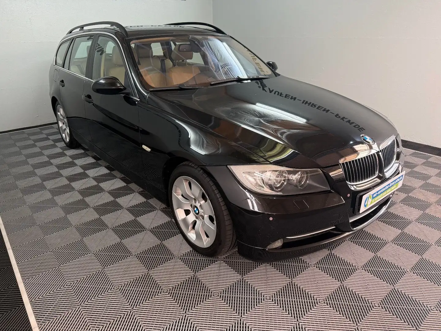 BMW 335 Touring Logic7 Pano Navi Keyless AHK Noir - 2