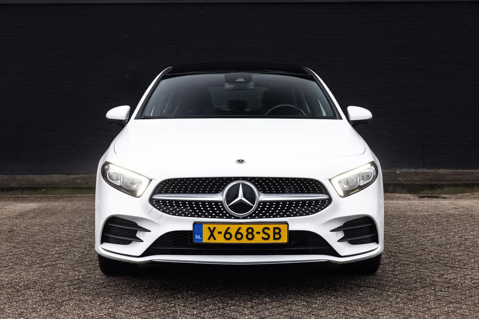Mercedes-Benz A 250 e AMG Line | Keyless Entry | Panoramadak | Zwart L Blanc - 2