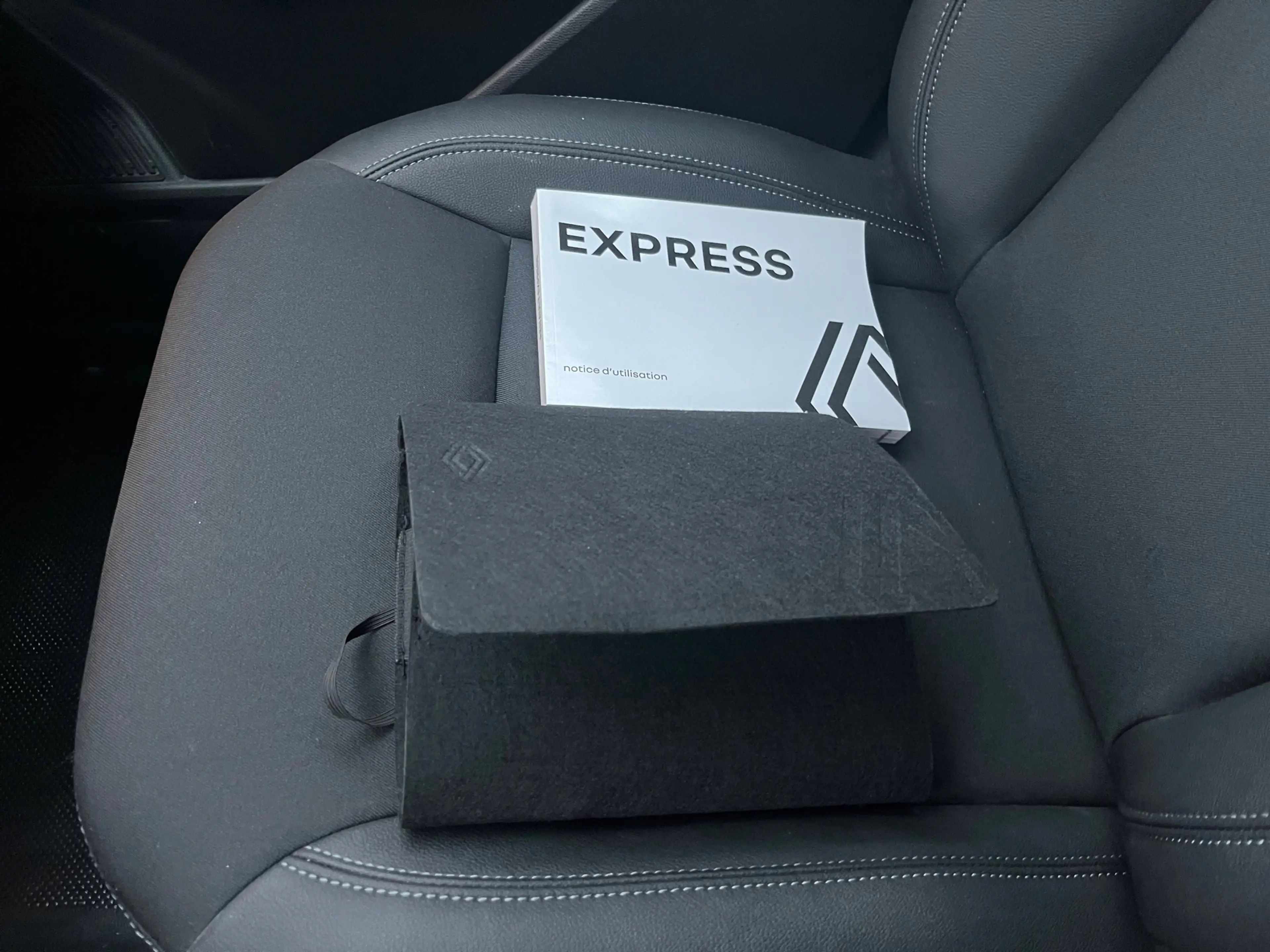 Renault Express 1.3 TCe 100 Comfort — photo 9