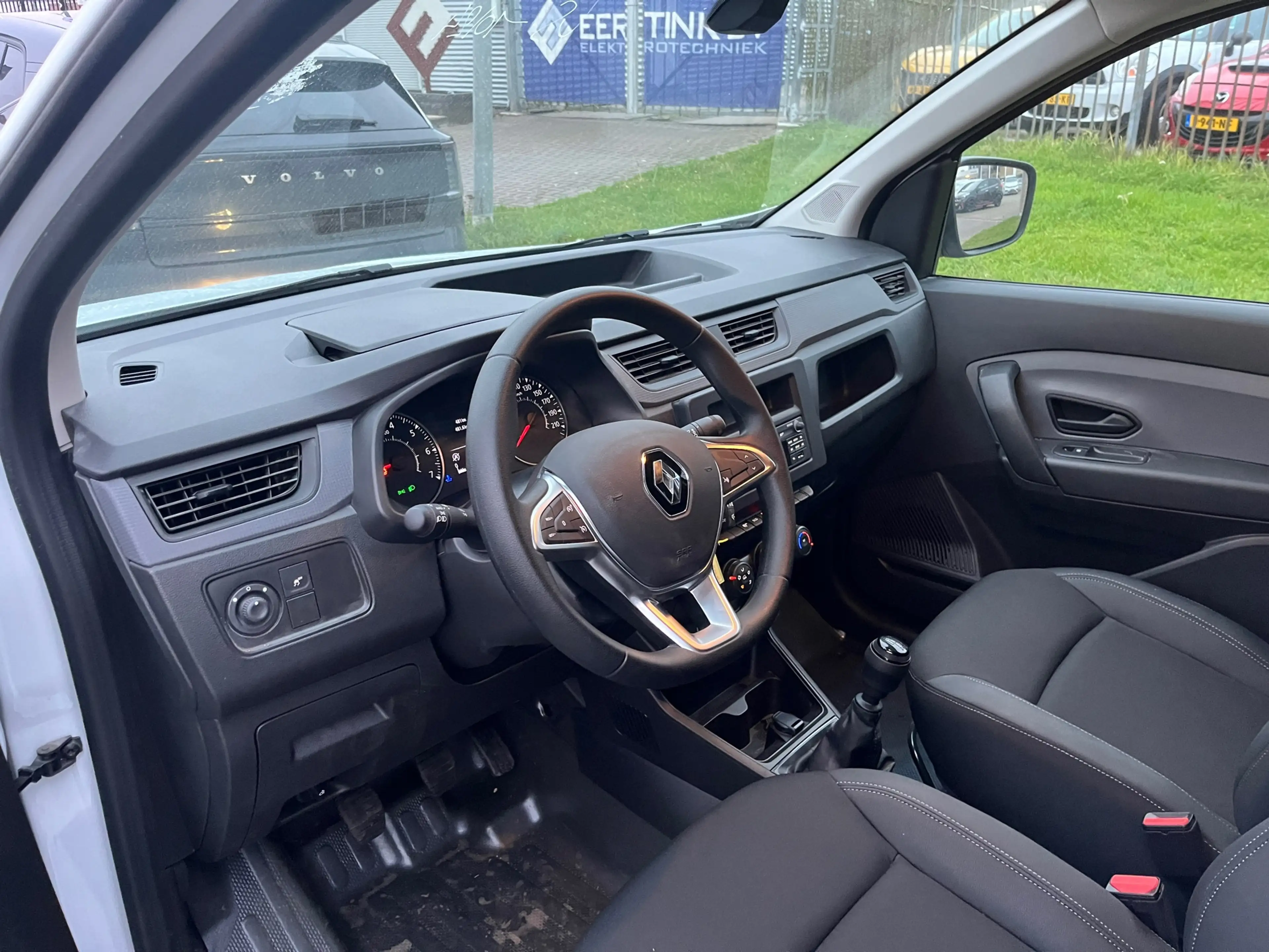 Renault Express 1.3 TCe 100 Comfort — photo 6