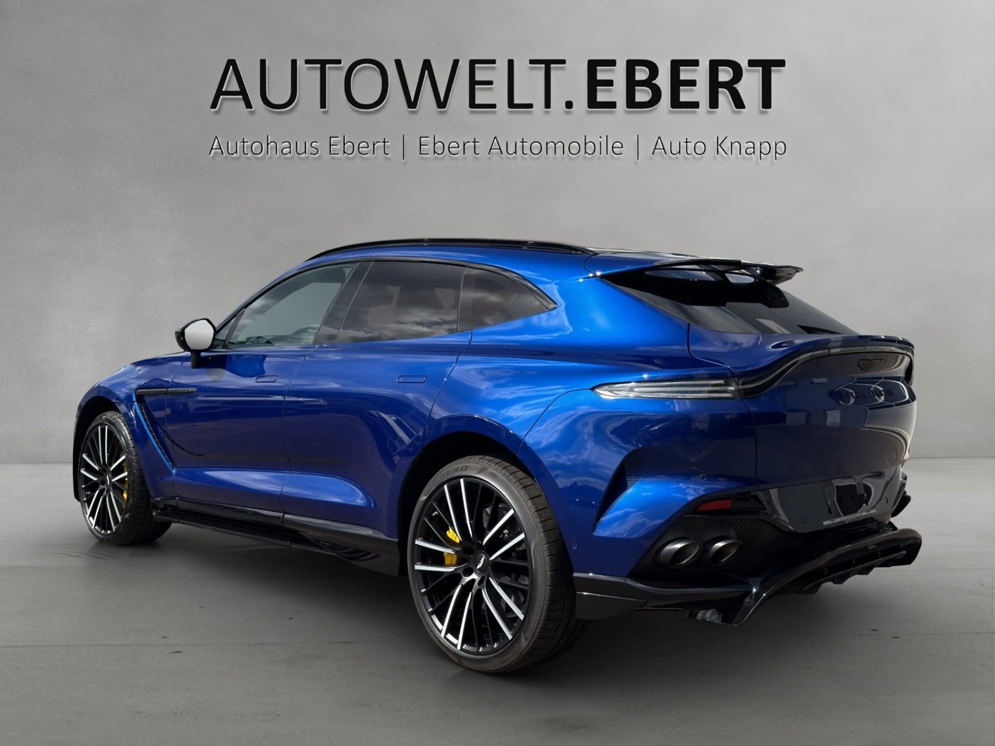 Aston Martin DBX 707 1.Hd.Aston AHK (TowBar) darkknight-havana — photo 3