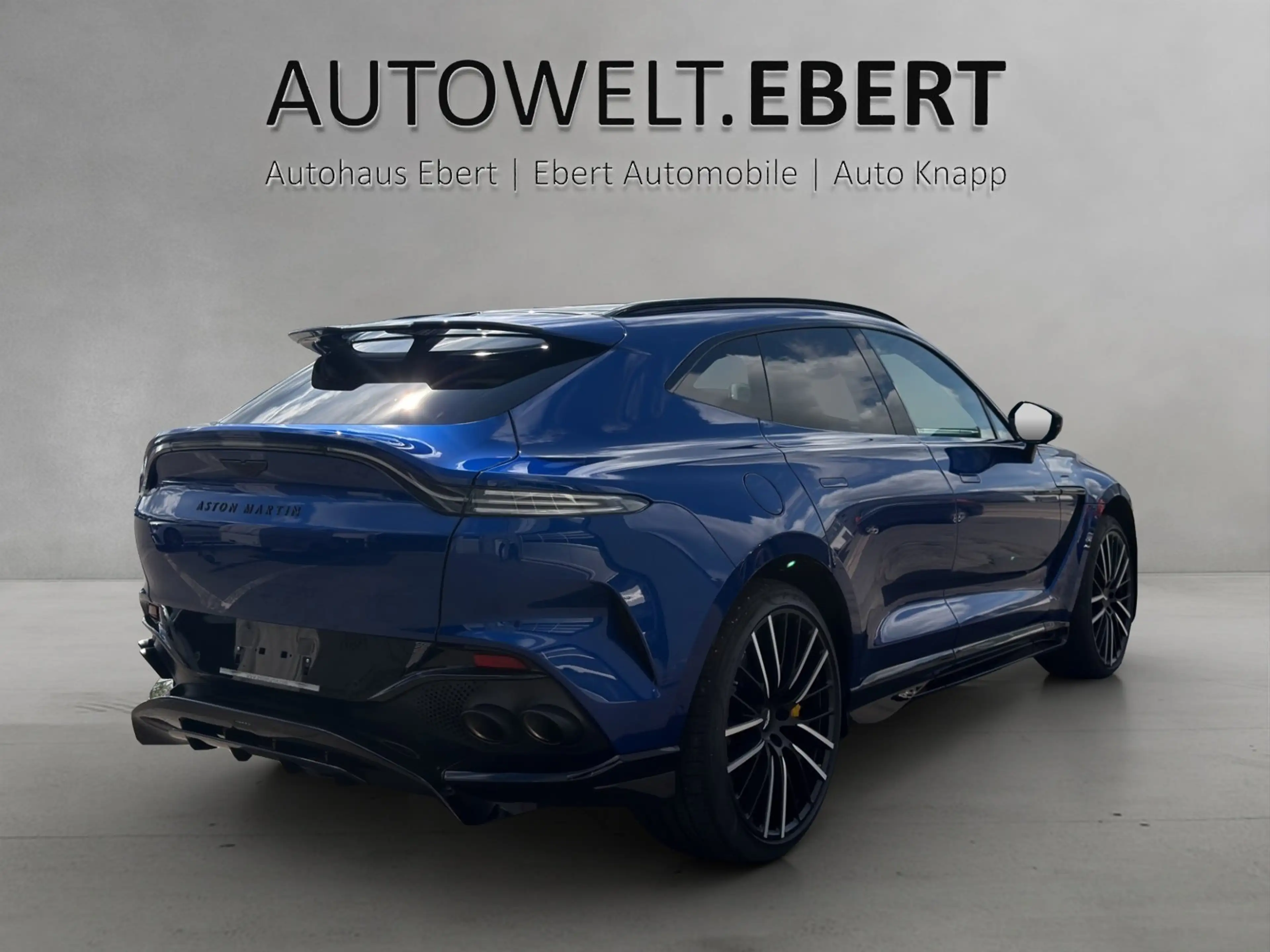 Aston Martin DBX 707 1.Hd.Aston AHK (TowBar) darkknight-havana — photo 5