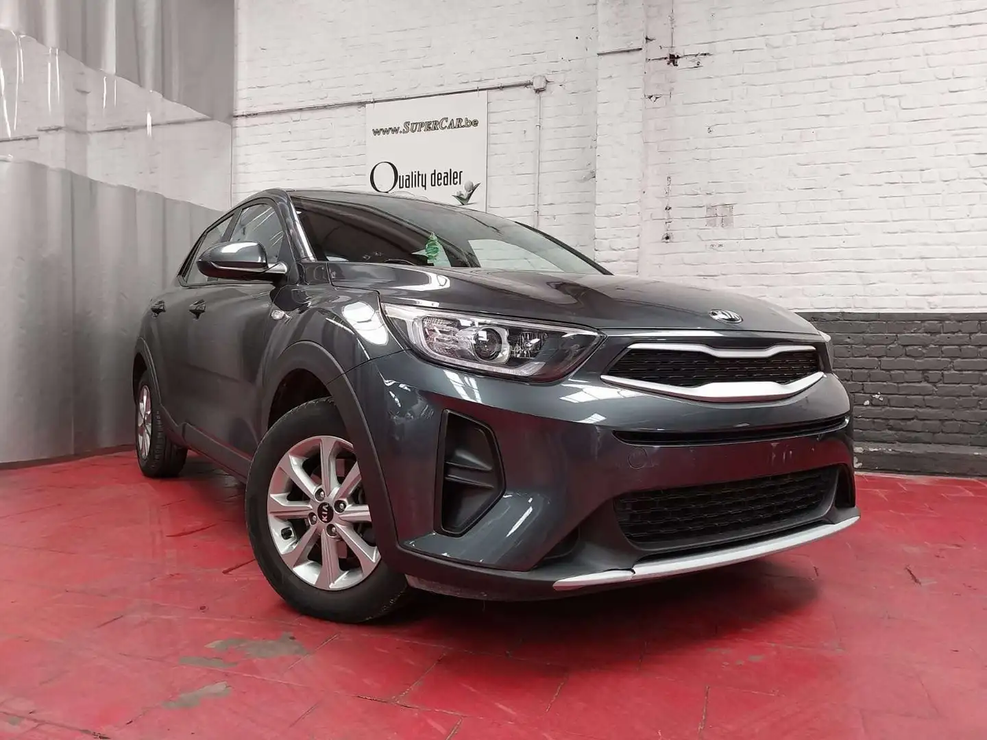 Kia Stonic 1.2i Easy IS *Camera*GPS*BLTH* ST/STP*262€ X 60 Gris - 1