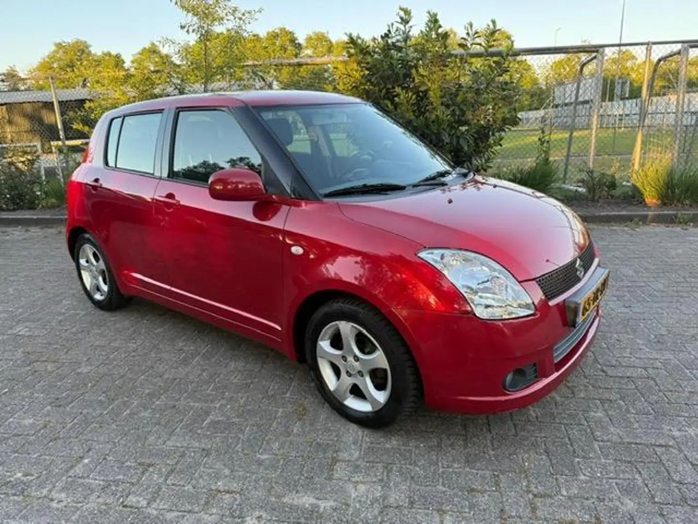 Suzuki Swift 1.3 Shogun I airco I stuurwielbediening I elektris Červená - 2